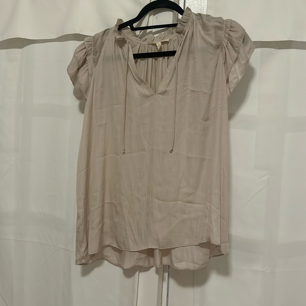 Beautiful blouse size S with ruffle sleeves very lightly used
